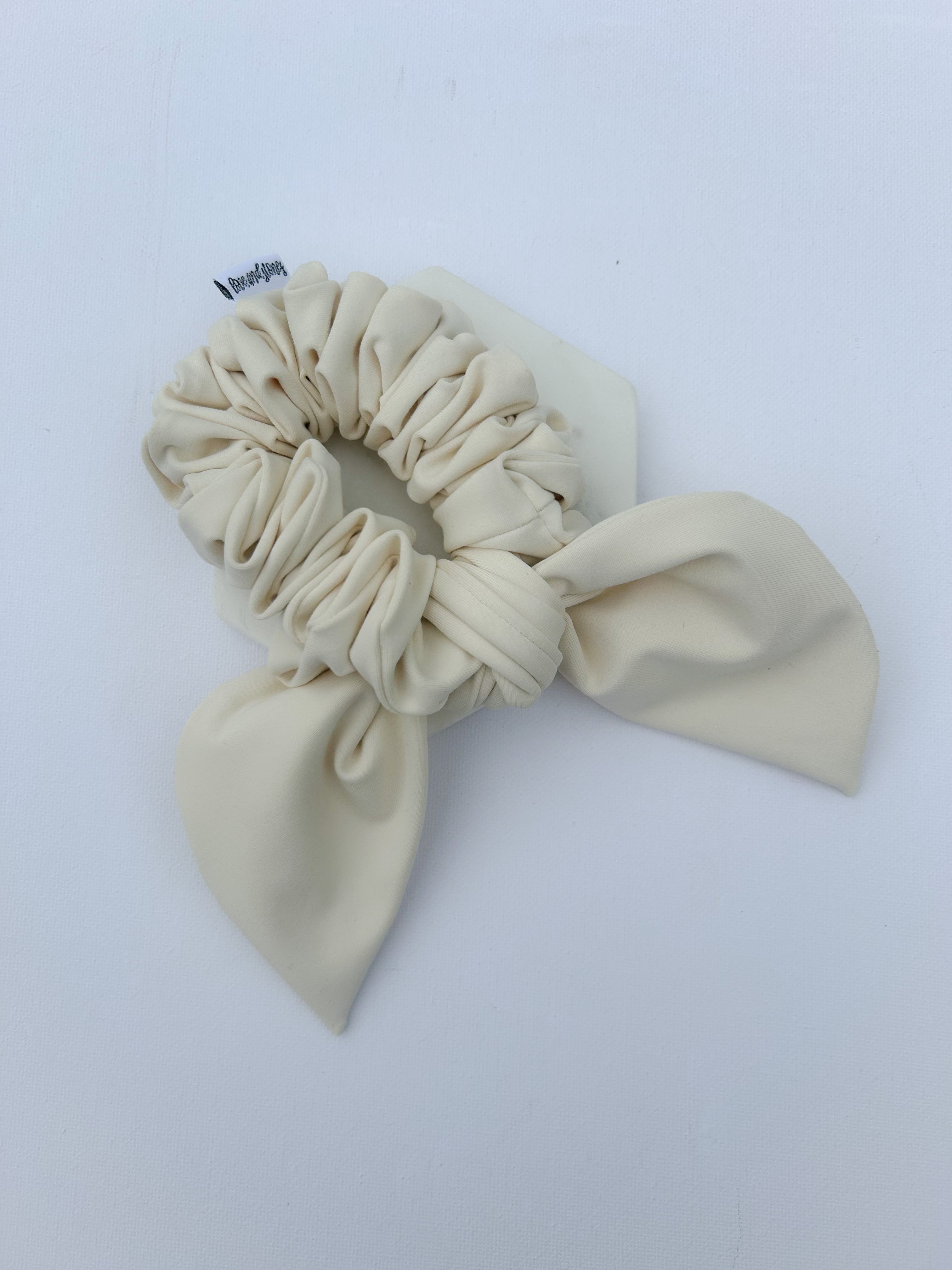 Athletic scrunchie bows