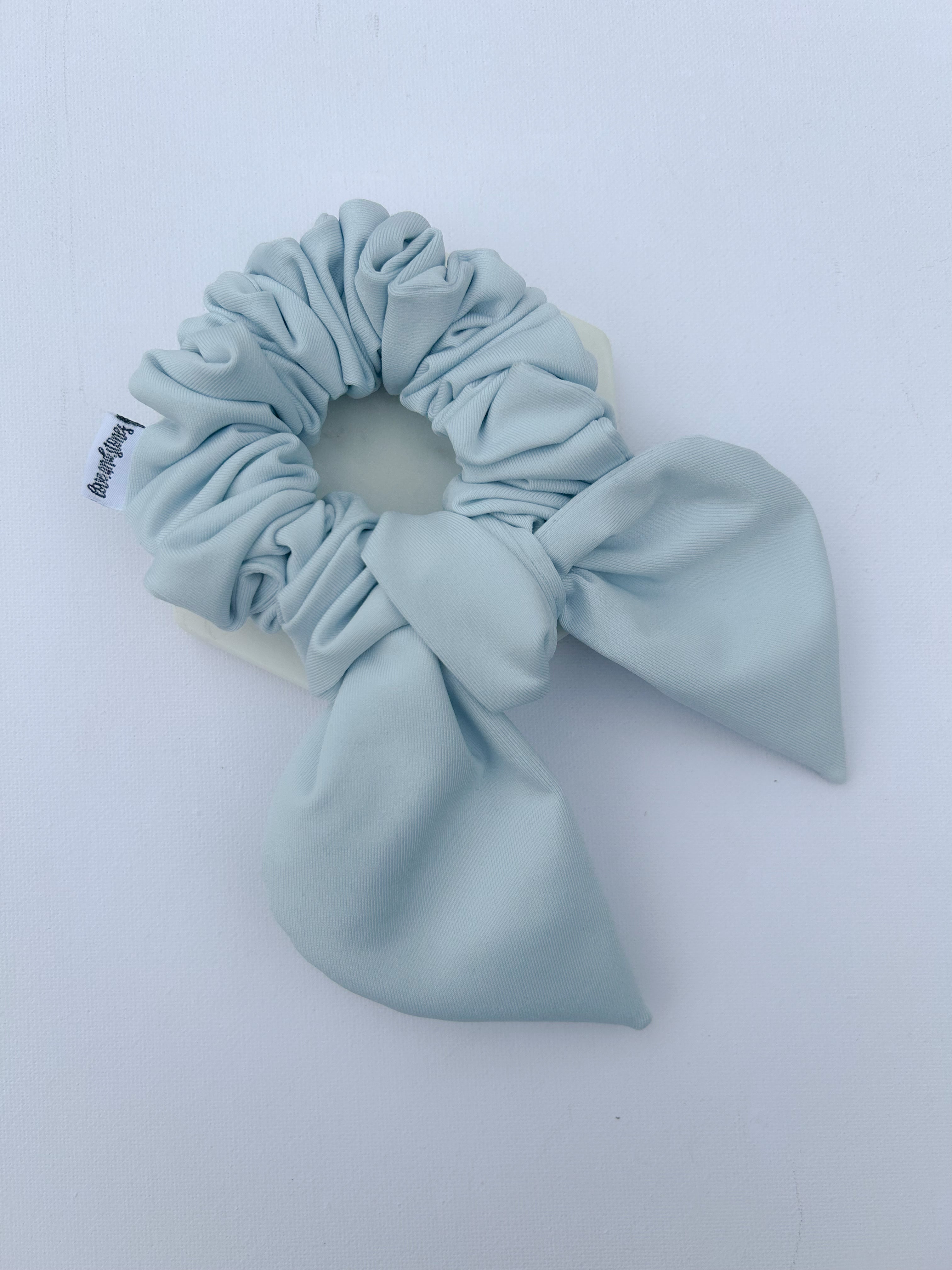 Athletic scrunchie bows