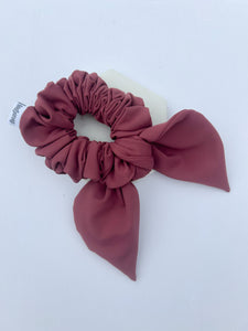 Athletic scrunchie bows