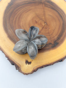 Hawaiian marble flower claws