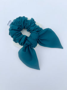 Athletic scrunchie bows