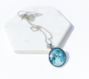 Moon glow necklace