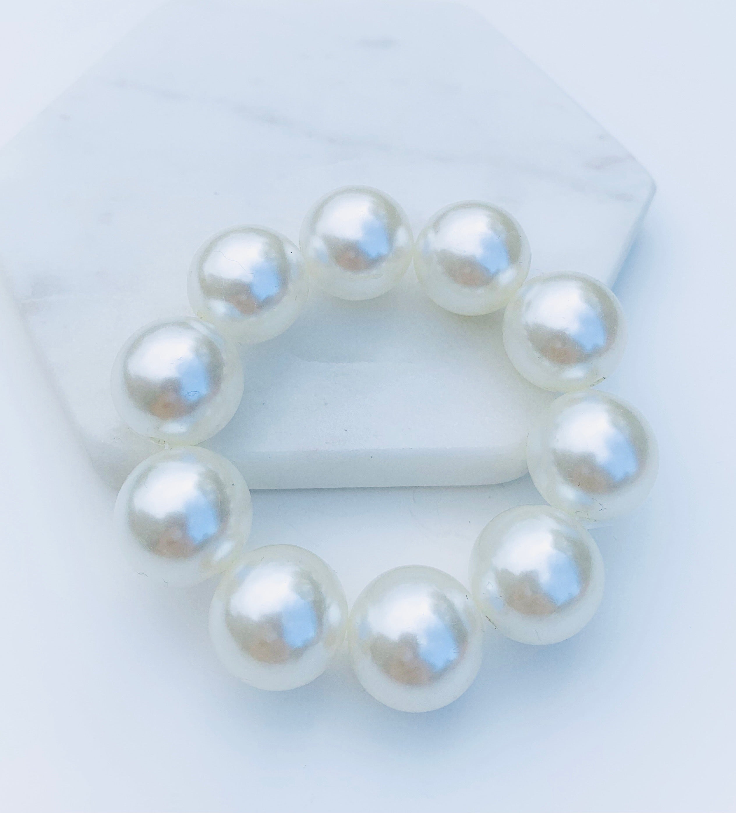 Pretty in pearl holder