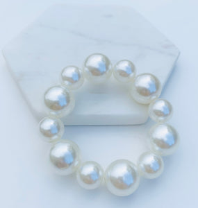 Pretty in pearl holder